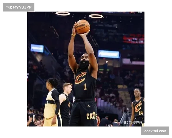 骑士哈登阿伦挡拆重现休斯顿式配合激活内线终结效率